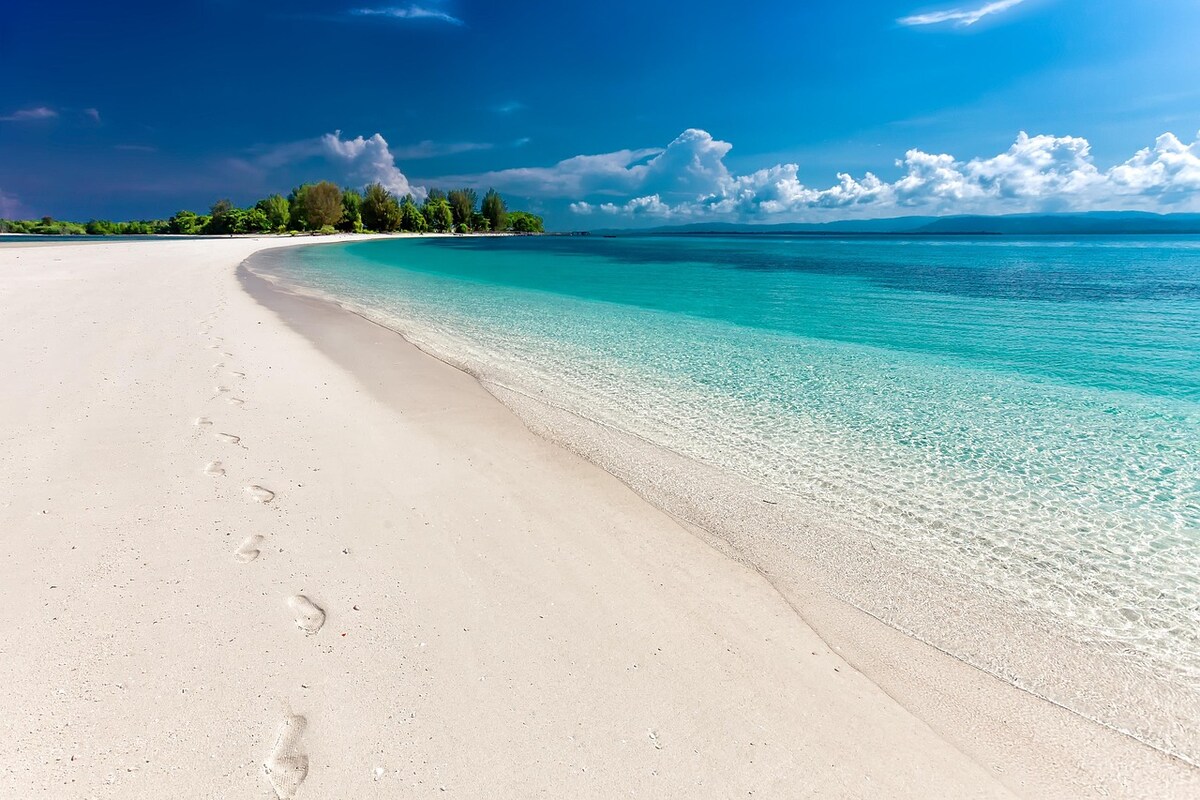 beach-PIXABAY-6292382_1280.jpg