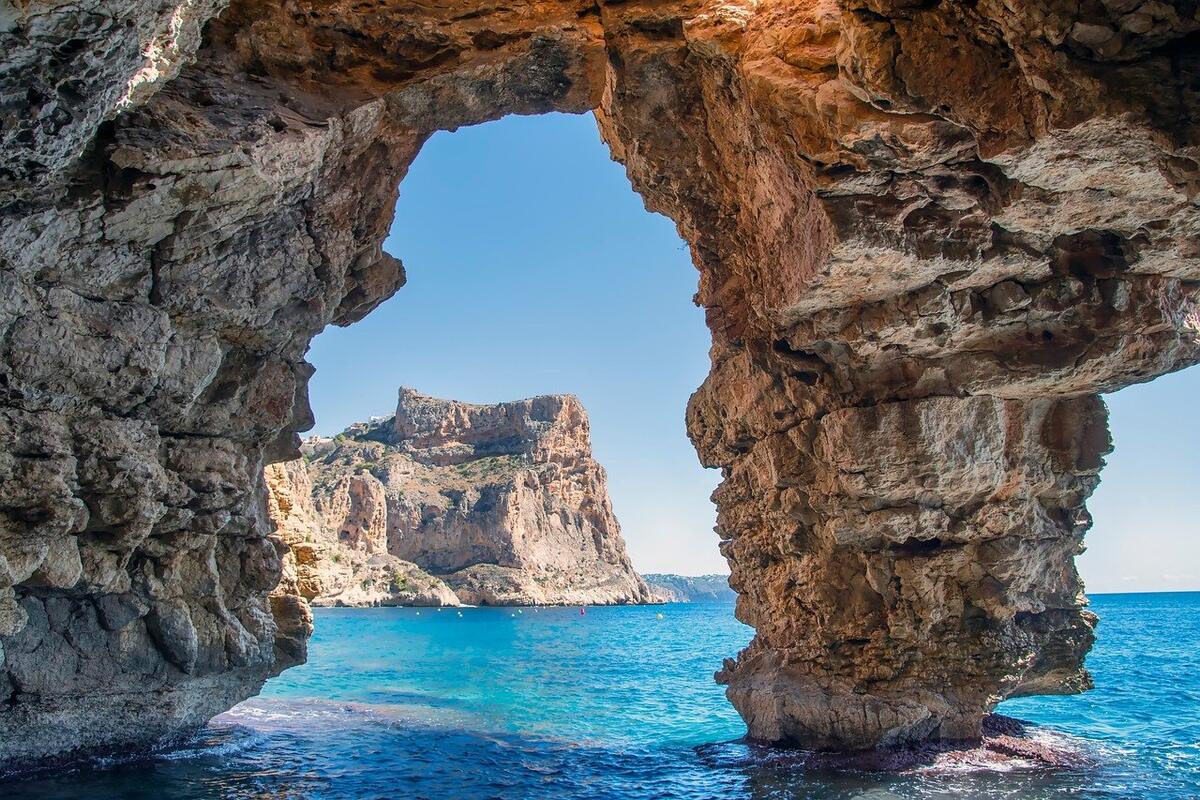 cave-PIXABAY-9817865_1280.jpg